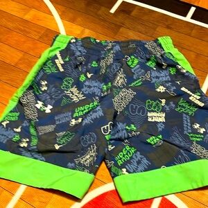 Under Armour boys large lightweight shorts with pockets